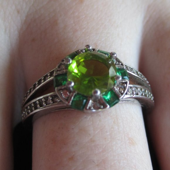Stunning Emerald Ring from Charmed Aroma - Picture 1 of 6